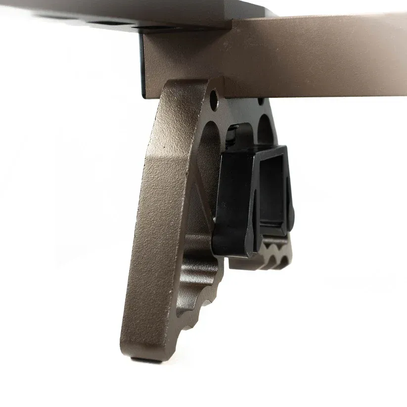gritworkhorseclimbingstickclaw.webp