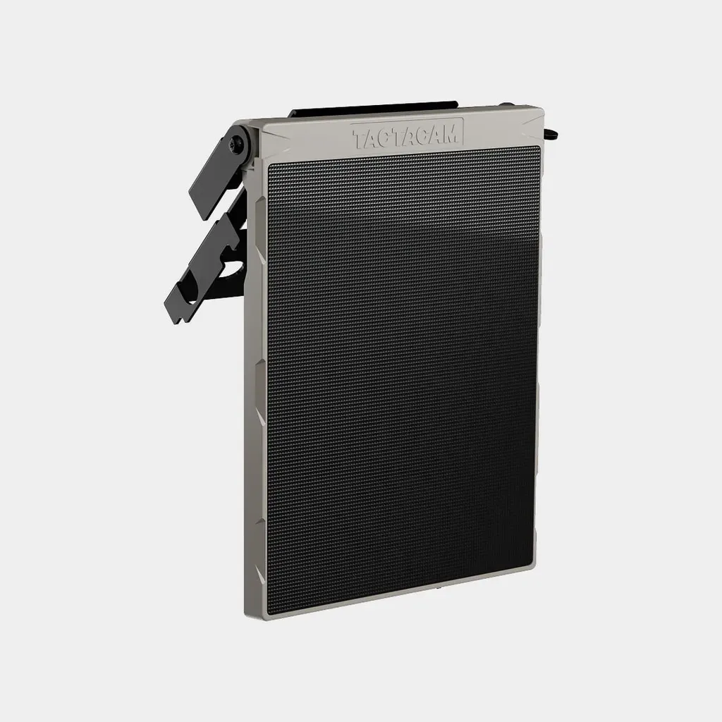reveal-solar-panel-r5-quarter-left-mount-plate.webp