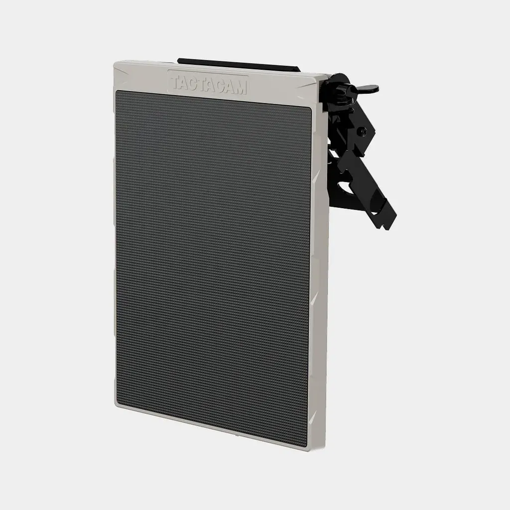 reveal-solar-panel-r5-quarter-right-mount-plate.webp