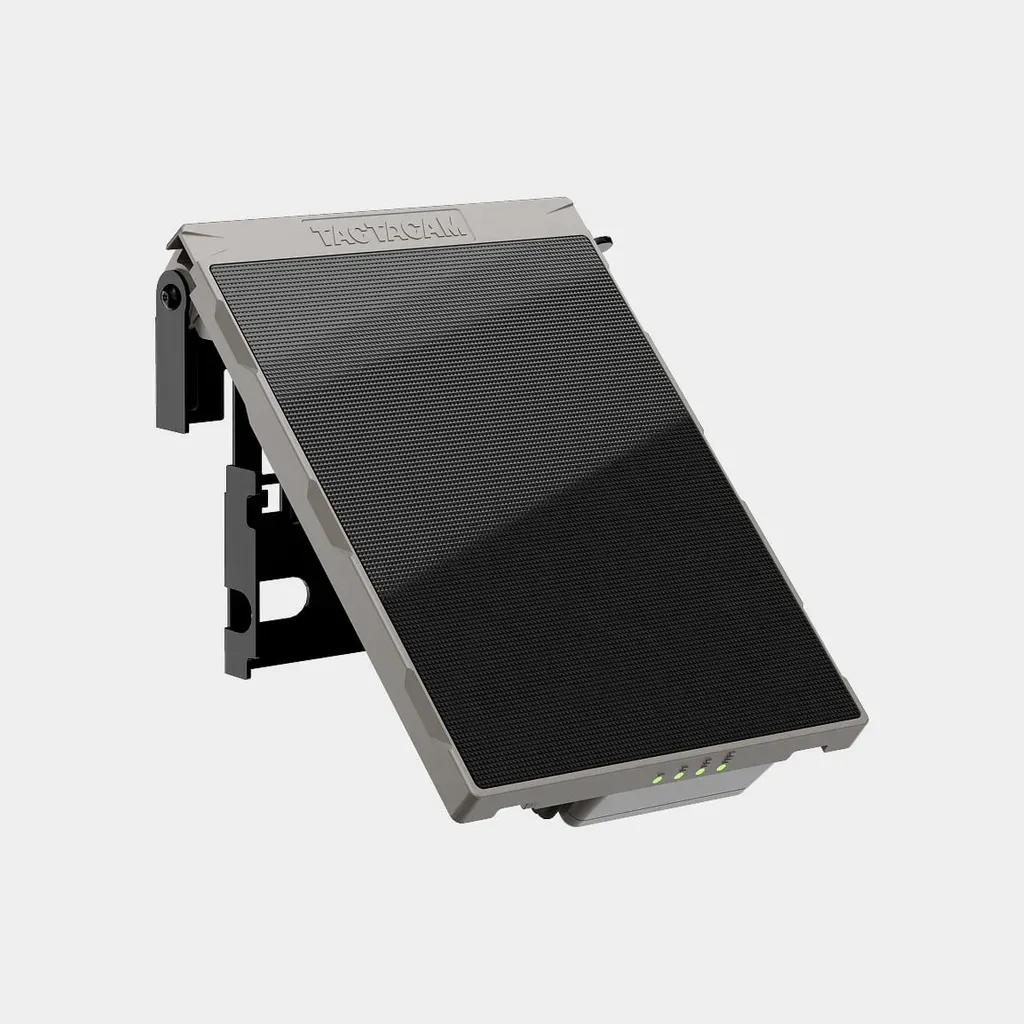 reveal-solar-panel-r5-quarter-left-mount-plate-angled.webp