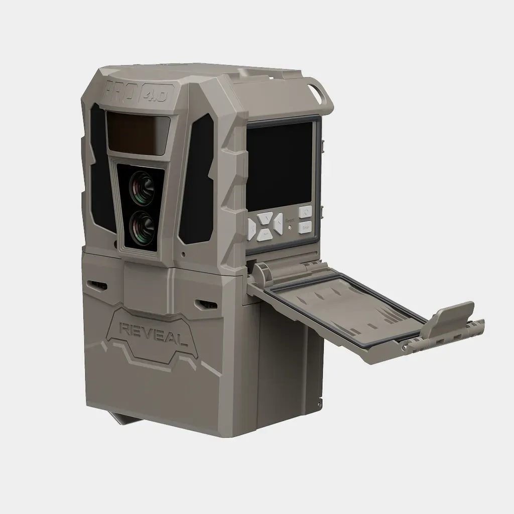 reveal-4-quarter-right-antenna-down-door-open.webp